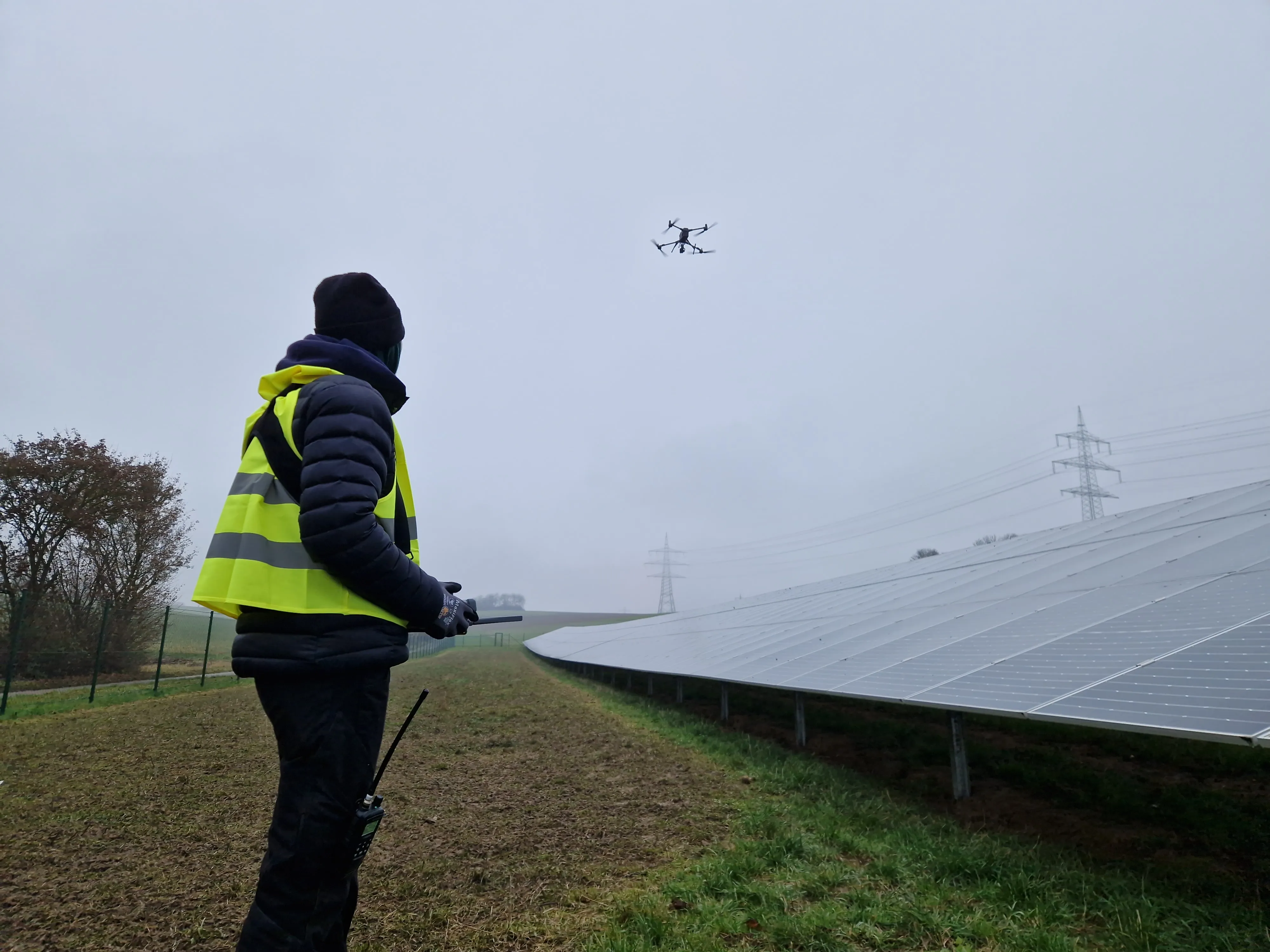 Drohne im PV-Park – praxisnahe Tests an Modulreihen