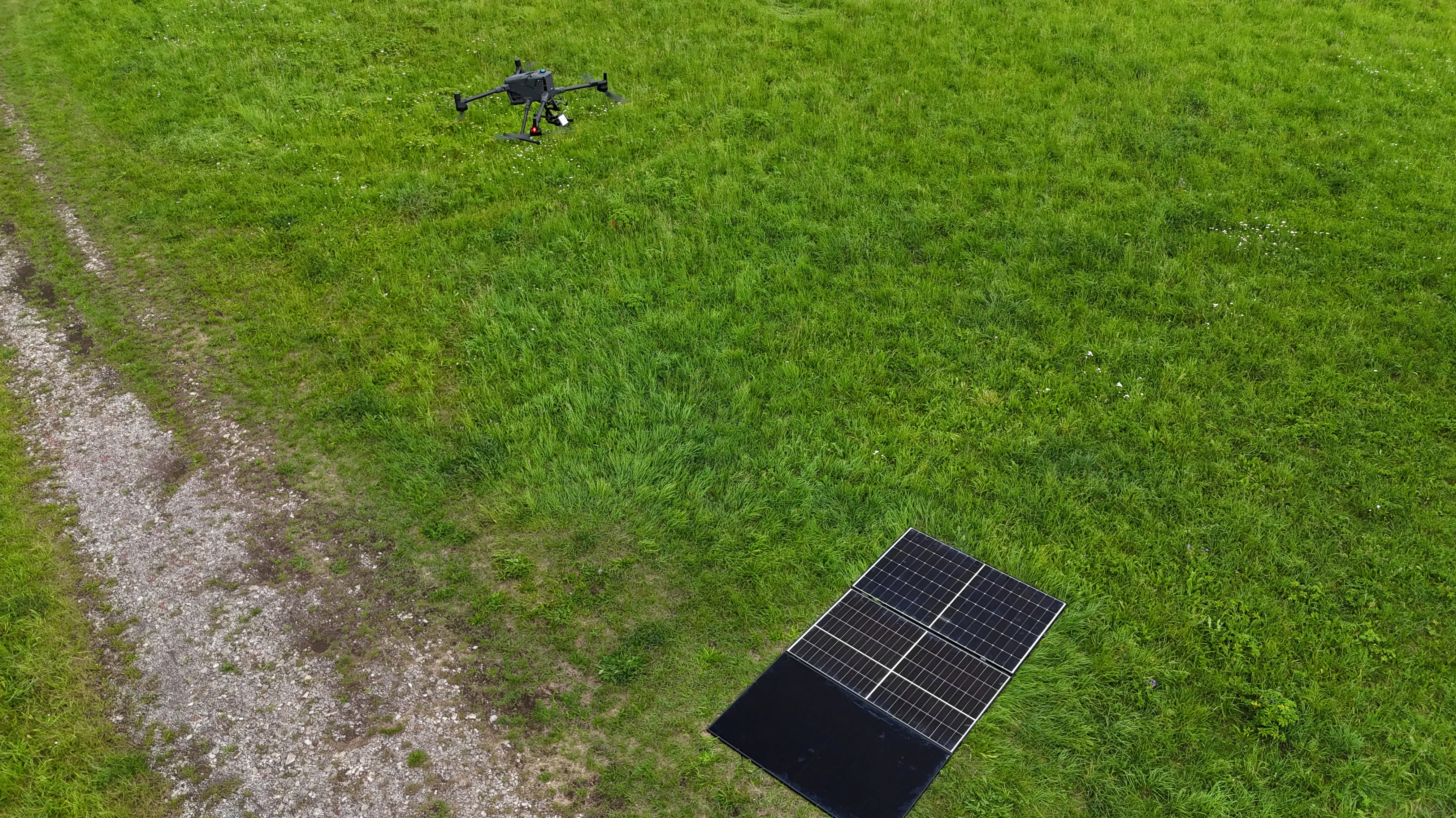 Drohne im freien Feld – Tests verschiedener Flugrouten